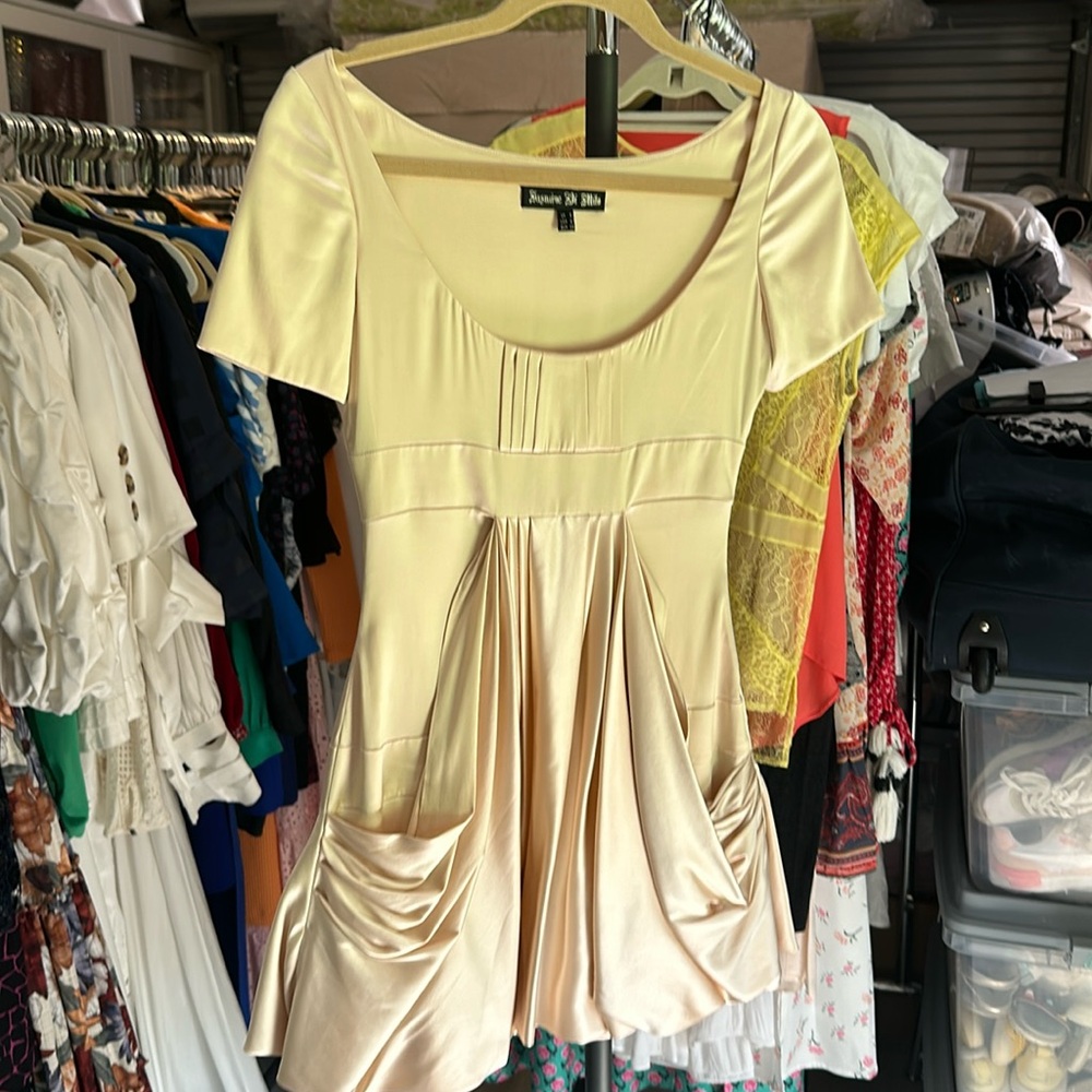 Short dress cream size 4